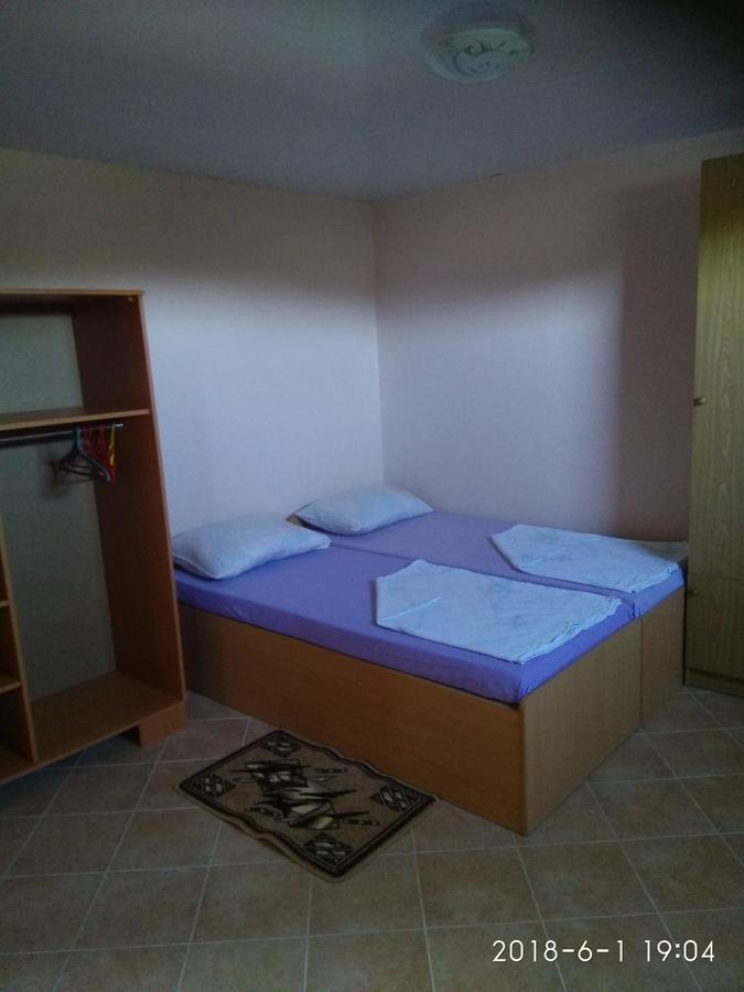 Джага-Джага Zaliznyi Port Esterno foto